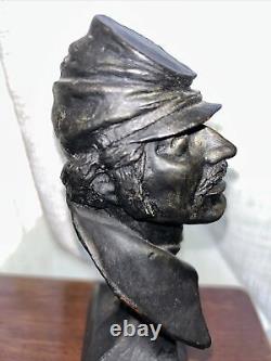 Civil War soldier bust cast resin signed by artist? (J. H.'88) Height 7 1/4