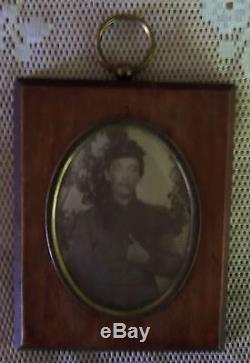 Civil War soldier's photo in wood oval frame