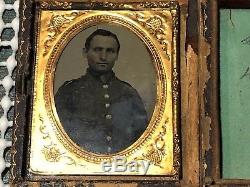 Civil war soldier tintype photo in case 2 1/2 x 3 inches