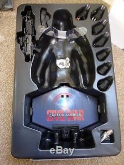 Complete Hot Toys Captain America Civil War Winter Soldier 1/6 Scale Figure