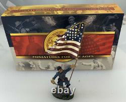Conté Collectibles American Civil War Patriot Toy Soldier American Flag ACW57157