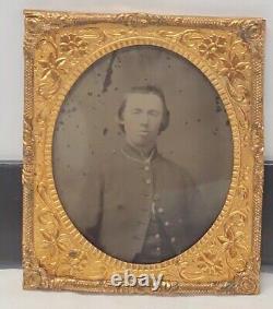 Early Civil War Tintype Studio Image Union Army Private Infantry Soldier in Case