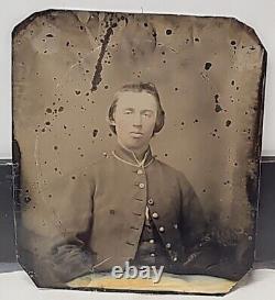 Early Civil War Tintype Studio Image Union Army Private Infantry Soldier in Case