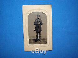 Gorgeous Civil War, Armed Infantry Union Soldier Tintype Image