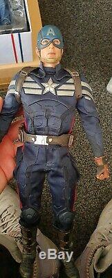 Hot Toys 1/6 Captain America Winter Soldier Steve Rogers + CIVIL War Outfit