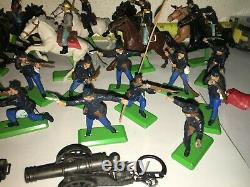 LOT 30 BRITAINS DEETAIL CIVIL WAR Union Confederate SOLDIERS 1971 Cavalry Horses