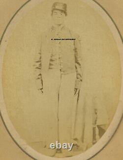 ORIGINAL 1860's CIVIL WAR BLACK AFRICAN AMERICAN SOLDIER PHOTO & WALNUT FRAME S2