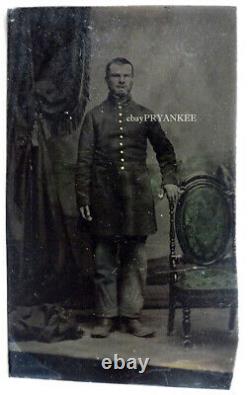 Original ANTIQUE Vintage US UNION CIVIL WAR SOLDIER in FROCK COAT Tintype Photo