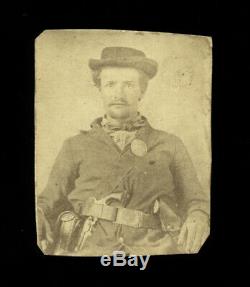 Original cdv photo civil war soldier double armed with guns / revolvers