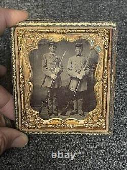 Rare Civil War Tintype Photo 2 Soldiers Armed rifle US belt buckle westpoint