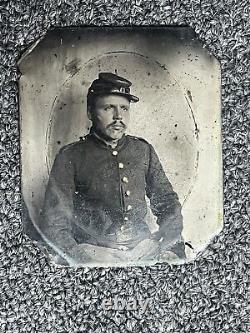 Rare Civil War tintype Photo Union Soldier great image unique belt buckle Ninth