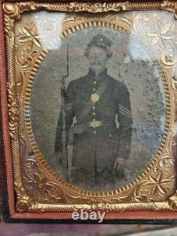 Super Civil War 1/6 Plate Tintype Photo Union Soldier Frock Musket Full case