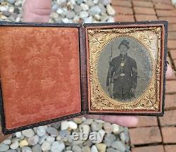 Super Civil War 1/6 Plate Tintype Photo Union Soldier Frock Musket Full case