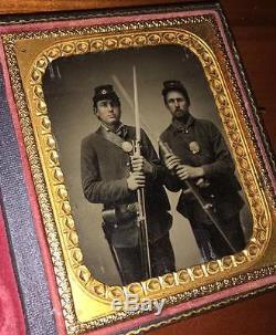 Superb 1860s Ambrotype Photo Civil War Soldiers w Fixed & Crossed Bayonets