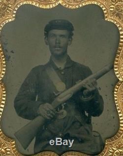 TINTYPE OF ARMED CIVIL WAR SOLDIER MUSKET GUN SWORD KEPI WITH COMPANY H ON HAT