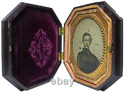 US CIVIL WAR ANTIQUE AMBROTYPE NH UNION SOLDIER WithCOAT/GUTTA PERCHA HEXAGON CASE