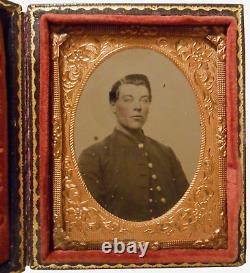 US CIVIL WAR UNION SOLDIER WithFROCK COAT TINTYPE PHOTO HNGD/EMBOSSED/RD VLVT CASE