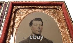 US CIVIL WAR UNION SOLDIER WithFROCK COAT TINTYPE PHOTO HNGD/EMBOSSED/RD VLVT CASE