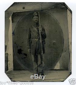VERY TALL UNION SOLDIER WITH MUSKET CIVIL WAR TINTYPE