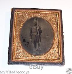 VERY TALL UNION SOLDIER WITH MUSKET CIVIL WAR TINTYPE