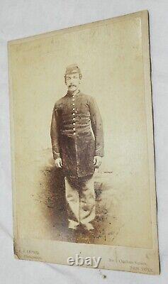 Vintage Cabinet Card photograph of Civil War Soldier in Uniform