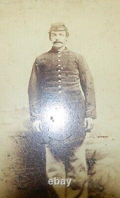 Vintage Cabinet Card photograph of Civil War Soldier in Uniform