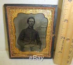 Young Union Civil War soldier, original tintype photo 1/6th plate, half frame