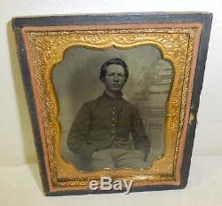 Young Union Civil War soldier, original tintype photo 1/6th plate, half frame
